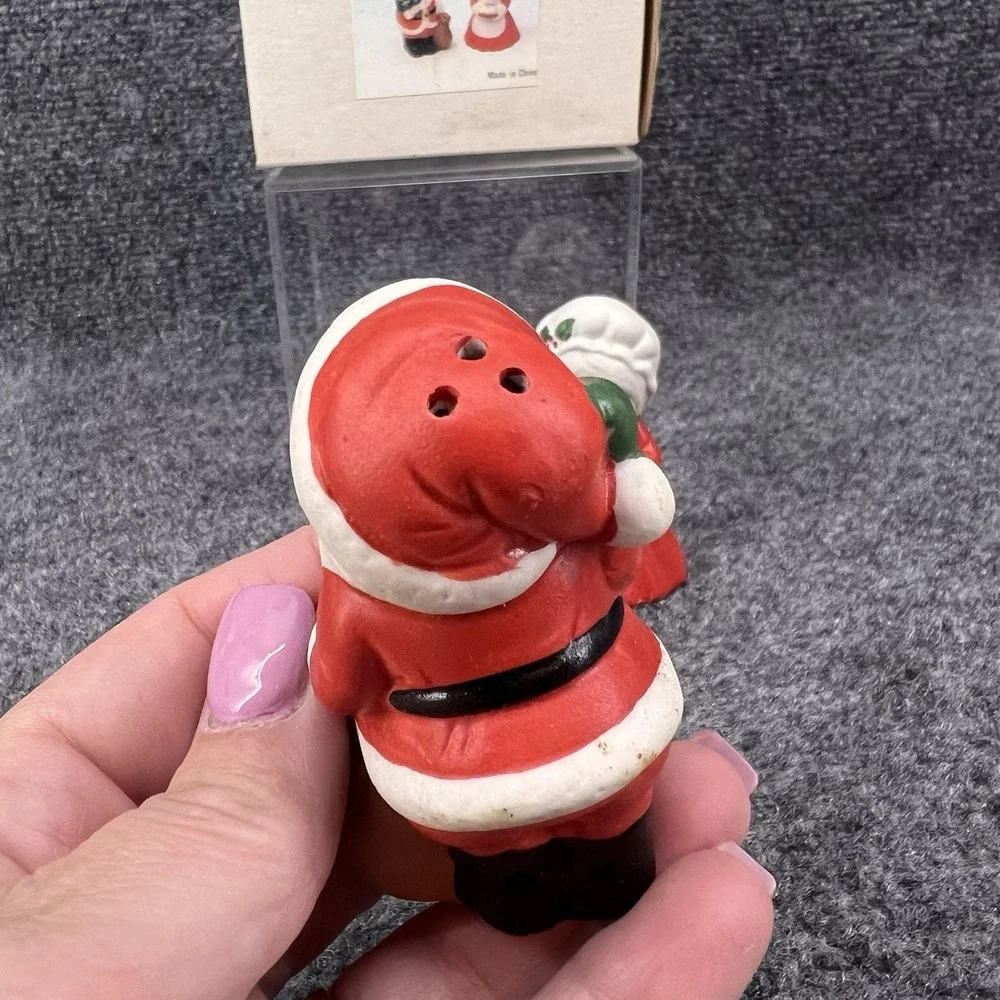 Vintage Santa & Mrs Claus Salt Pepper Shaker Set Porcelain Bisque Pie Tree